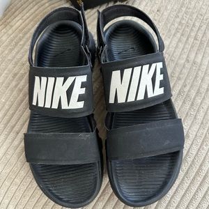 Nike Tanjun Women’s Sandals size 7